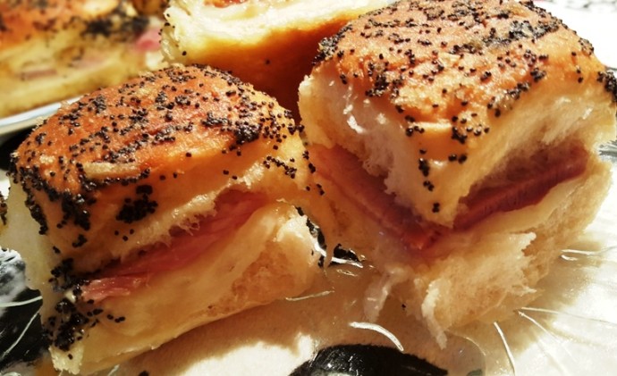 Holiday Party Ham Buns {Southern Baked Ham & Cheese Sandwiches}