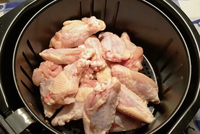 Place the Wings in the Air Fryer