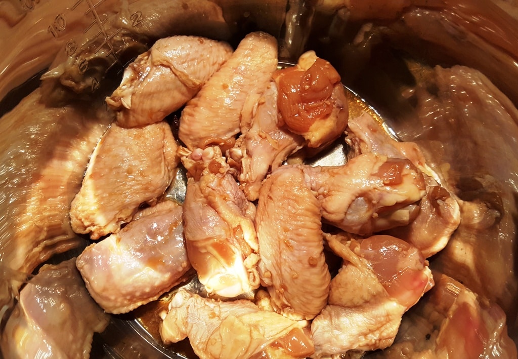 Braise the Chicken Wings in the Pressure Cooker